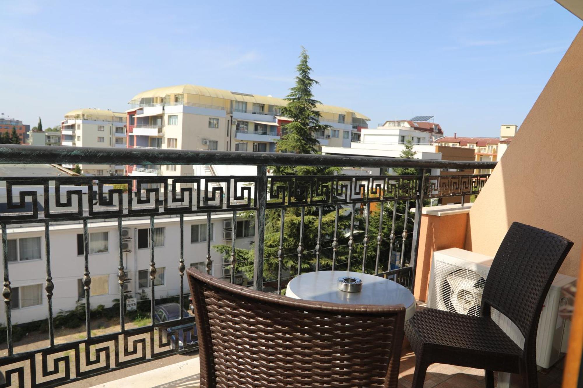 Family Hotel Deykin Сонячний Берег Екстер'єр фото